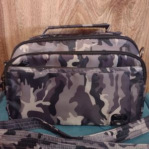 Lug scoop in camo midnight